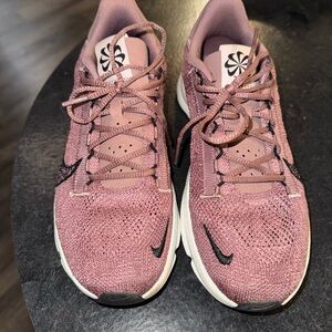 Nike Women's Mauve Knit Sneakers